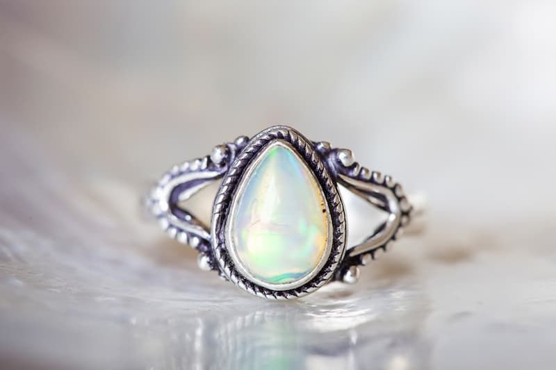 Der schillernde Reiz des Opals: Das Spiel der Farben