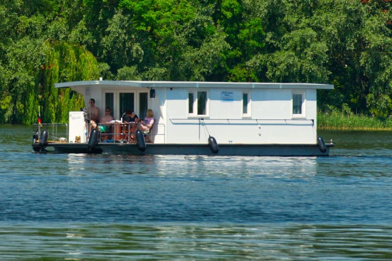 Die schönsten Küsten mit Boot mieten erkunden