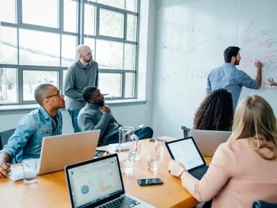 Headhunter-Strategien für langfristige Mitarbeitermotivation