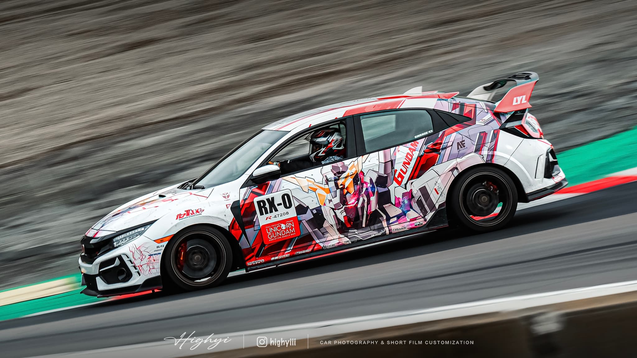 Anime trifft Challenger – 10KWRAPS bietet stylische Fahrzeugfolierung für Aufsehen