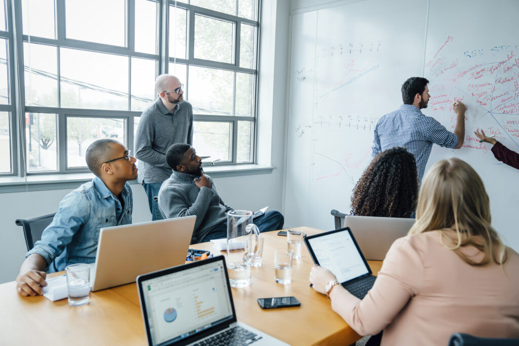 Headhunter-Strategien für langfristige Mitarbeitermotivation