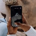 Gewinnen Sie Aufmerksamkeit auf TikTok: FanHype.de liefert schnell echte Follower