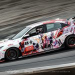 Anime trifft Challenger – 10KWRAPS bietet stylische Fahrzeugfolierung für Aufsehen